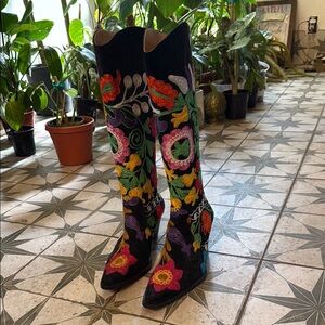 Floral Embroidered Women's Boots